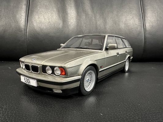 Bmw 530i E34 1991 grau Kombi 1:18 Modelcar MCG 18330 Бмв Е34 сив Комби