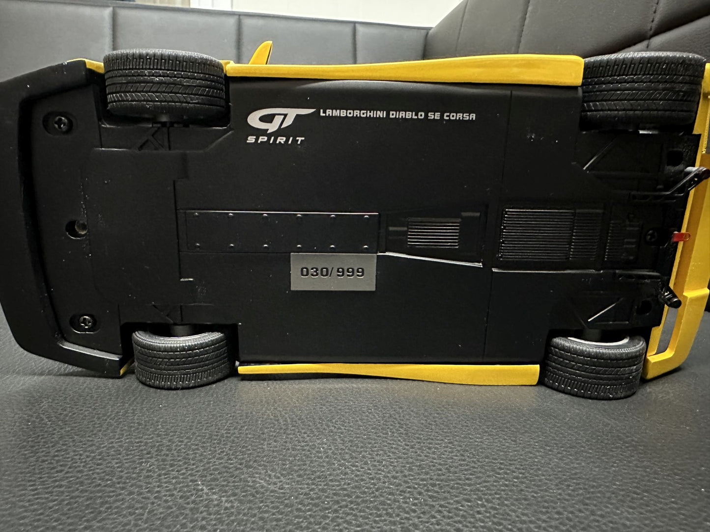 Lamborghini Diablo Jota Corsa yellow Limitiert 030/999 1:18 GT Spirit GT322 жълт Лимитирана
