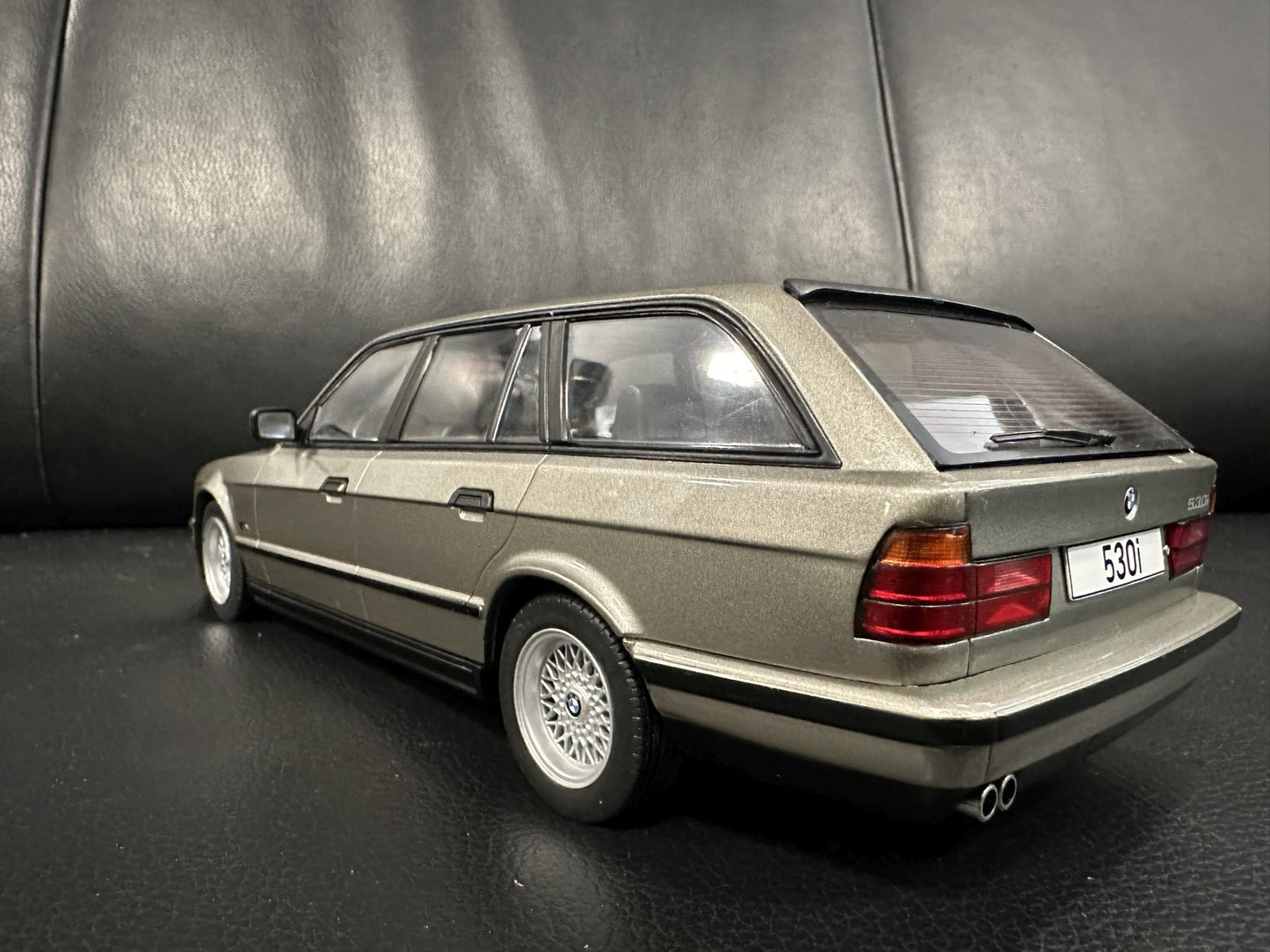 Bmw 530i E34 1991 grau Kombi 1:18 Modelcar MCG 18330 Бмв Е34 сив Комби