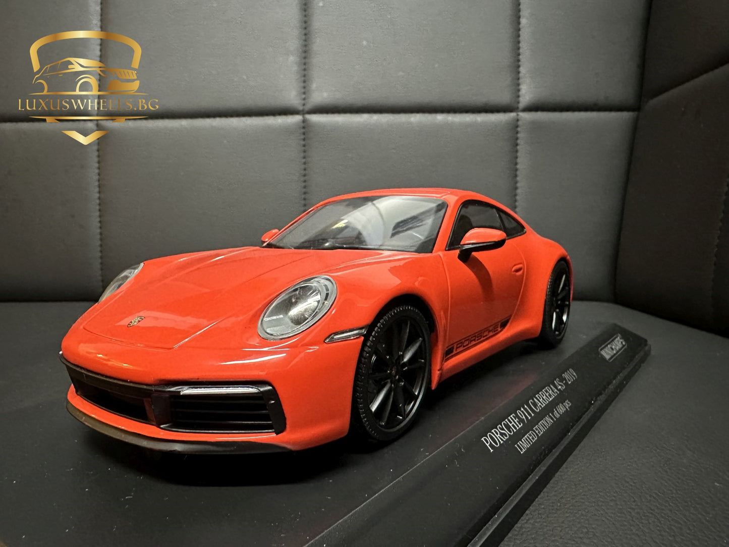 Porsche 911 Carrera 4S orange 1:18 Minichamps 155067327 Порше 911 Карера 4С 2019