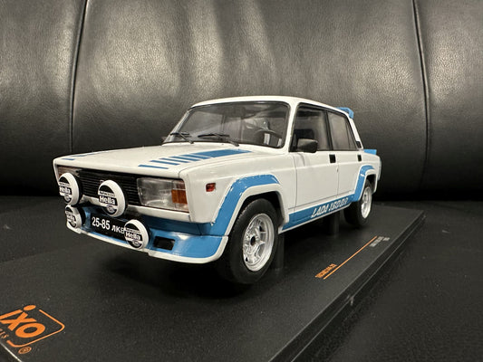 Lada 2105 VFTS 1983 white 1:18 IXO 18RMC144.22 Лада 2105 1983 бял