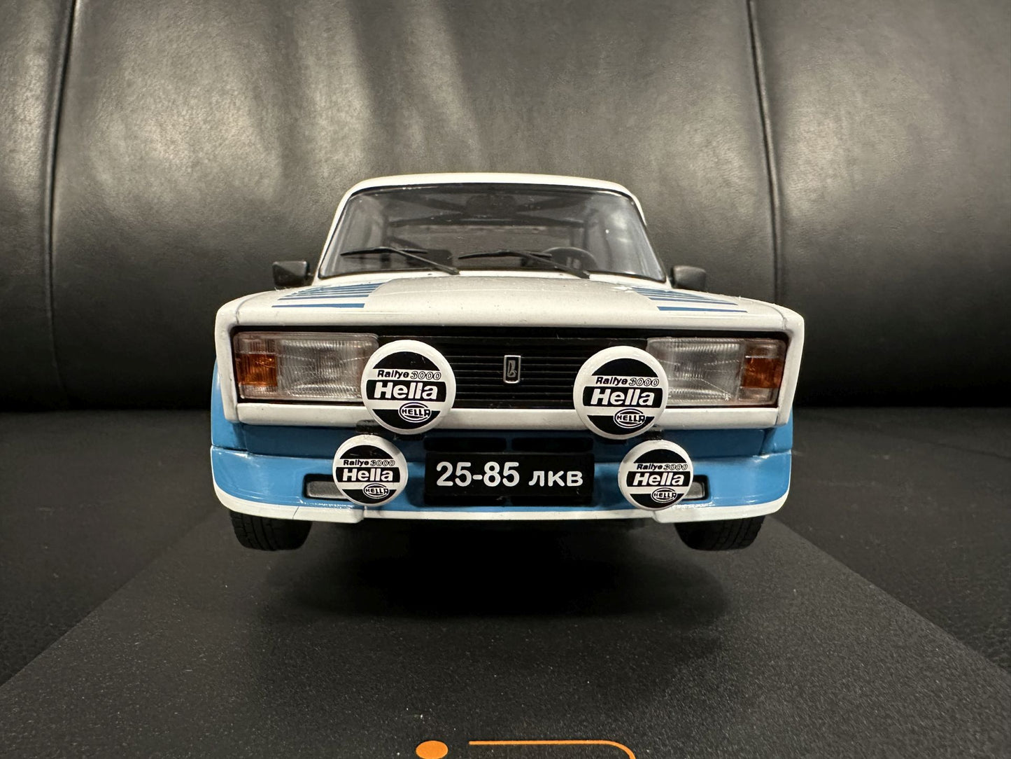 Lada 2105 VFTS 1983 white 1:18 IXO 18RMC144.22 Лада 2105 1983 бял