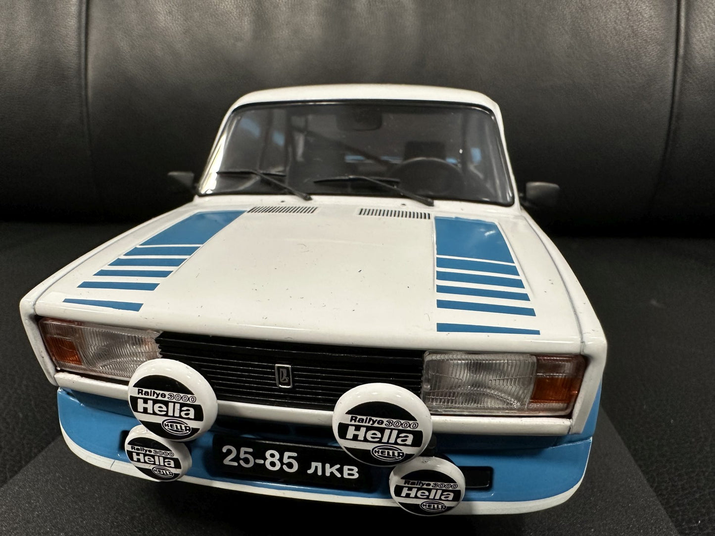 Lada 2105 VFTS 1983 white 1:18 IXO 18RMC144.22 Лада 2105 1983 бял