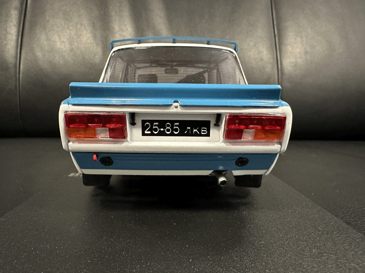 Lada 2105 VFTS 1983 white 1:18 IXO 18RMC144.22 Лада 2105 1983 бял