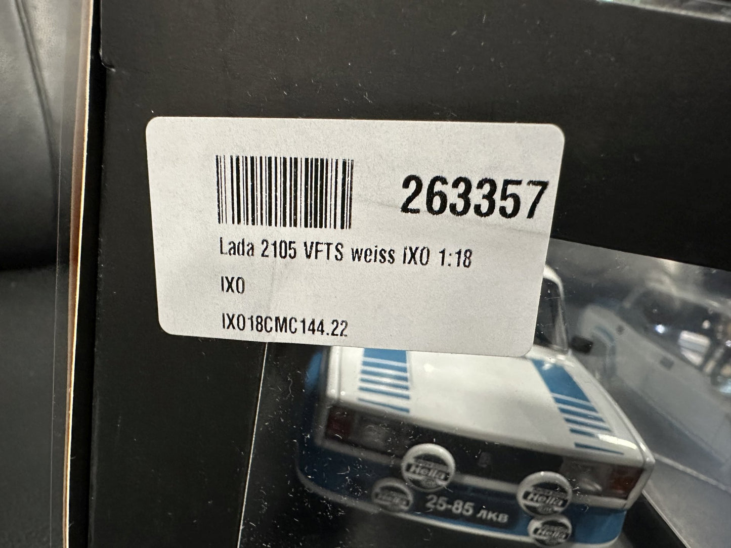Lada 2105 VFTS 1983 white 1:18 IXO 18RMC144.22 Лада 2105 1983 бял