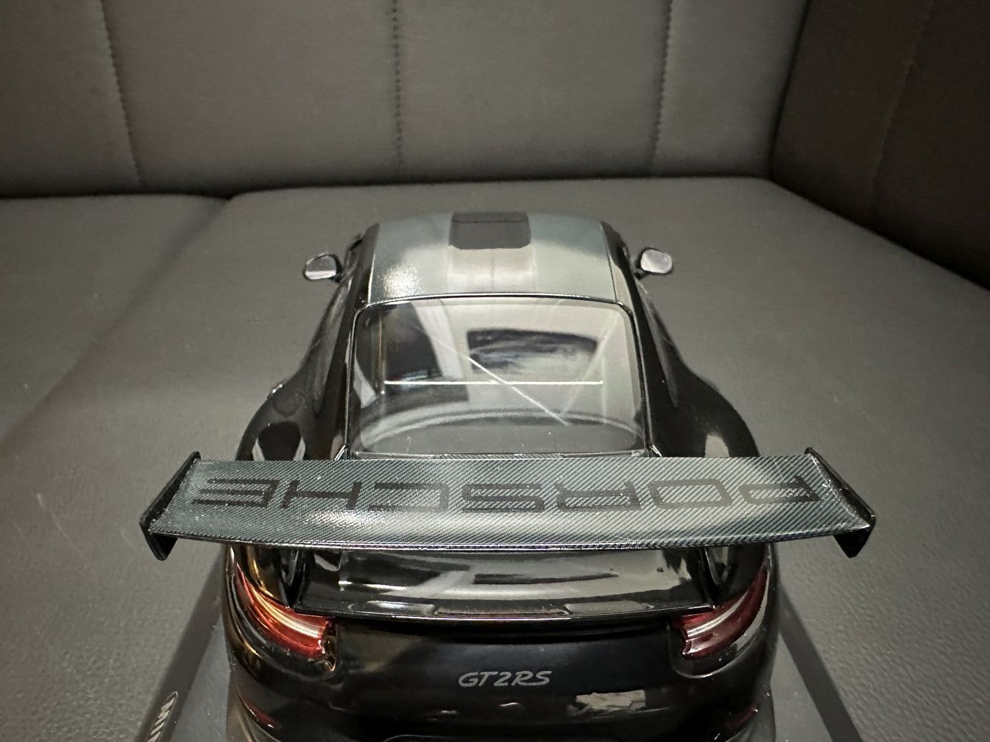 Porsche 911 GT2 RS 2018 black Limitiert 1 of 300 pcs 1:18 Minichamps 153068321 Порше 911 991.2 черен Лимитирана