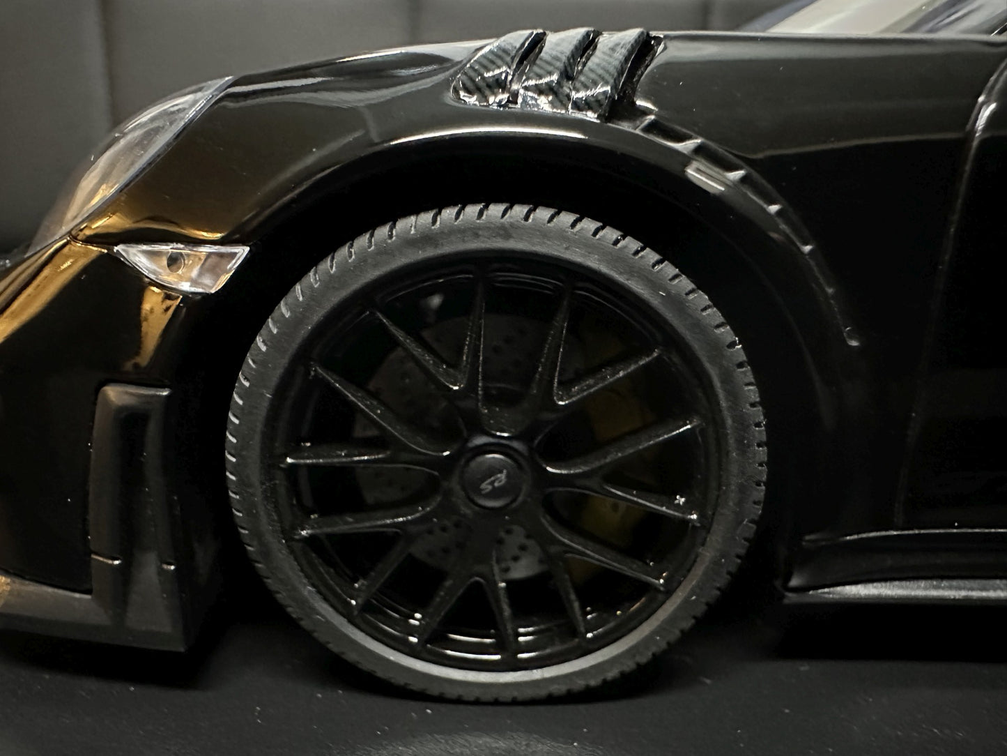 Porsche 911 GT2 RS 2018 black Limitiert 1 of 300 pcs 1:18 Minichamps 153068321 Порше 911 991.2 черен Лимитирана