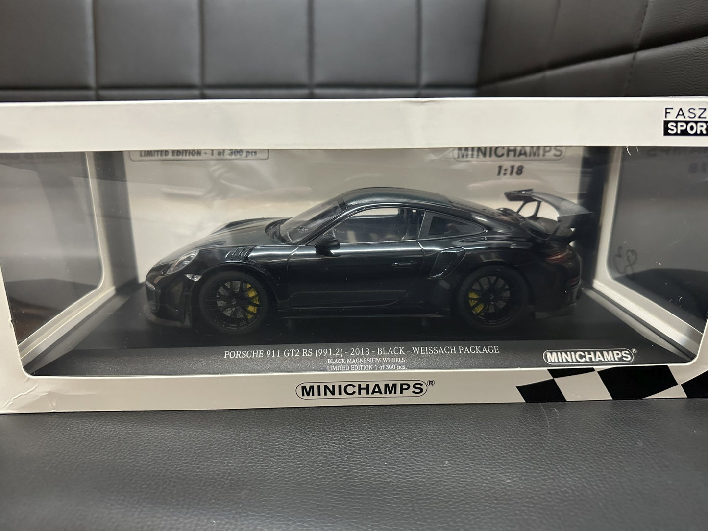 Porsche 911 GT2 RS 2018 black Limitiert 1 of 300 pcs 1:18 Minichamps 153068321 Порше 911 991.2 черен Лимитирана