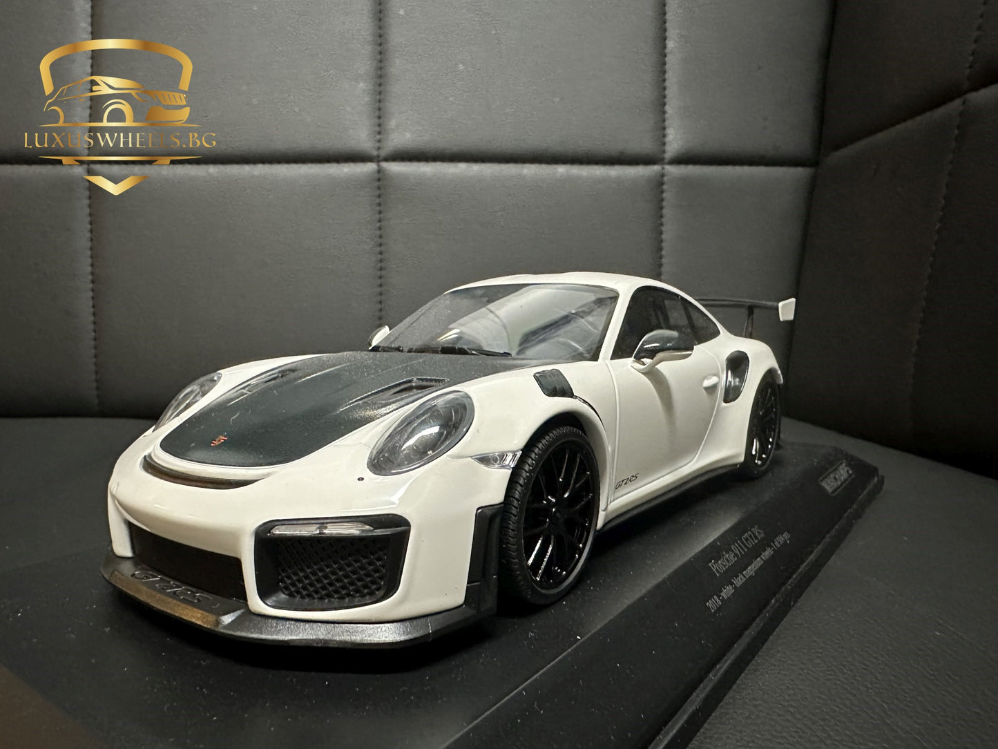 Porsche 911 GT2 RS 2018 white Limitiert 1 of 504 pcs 1:18 Minichamps 155068310 Порше 911 991.2 бял Лимитирана