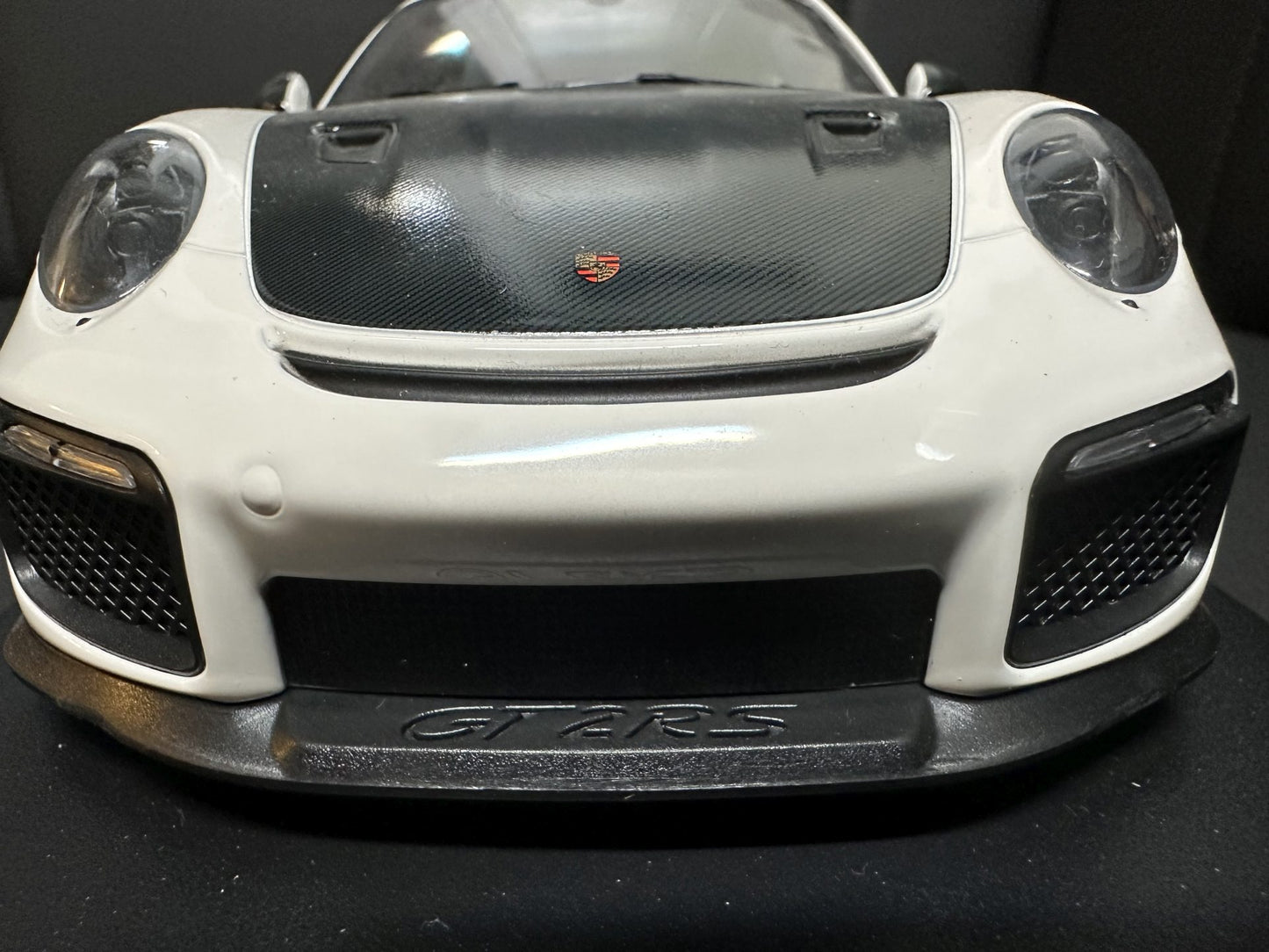 Porsche 911 GT2 RS 2018 white Limitiert 1 of 504 pcs 1:18 Minichamps 155068310 Порше 911 991.2 бял Лимитирана