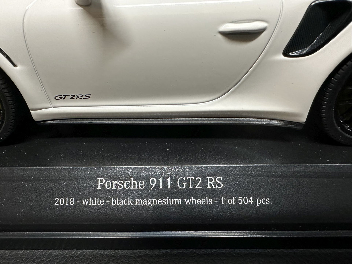 Porsche 911 GT2 RS 2018 white Limitiert 1 of 504 pcs 1:18 Minichamps 155068310 Порше 911 991.2 бял Лимитирана