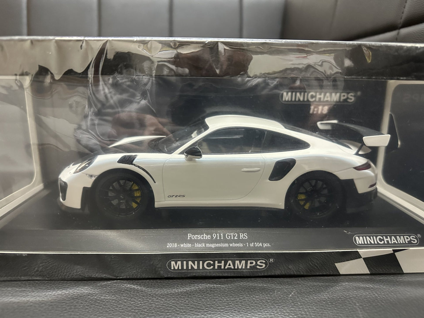 Porsche 911 GT2 RS 2018 white Limitiert 1 of 504 pcs 1:18 Minichamps 155068310 Порше 911 991.2 бял Лимитирана