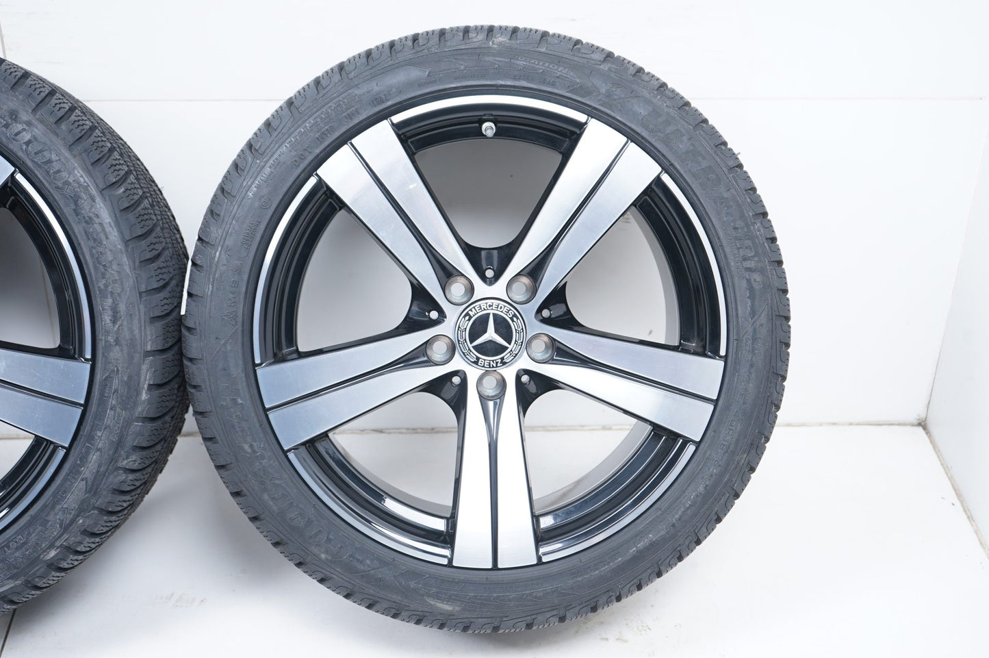 Оригинал Като Нови Mercedes C klasse W206 18 Zoll Мерцедес Ц класа W206 18 цола зимен комплект зимни гуми