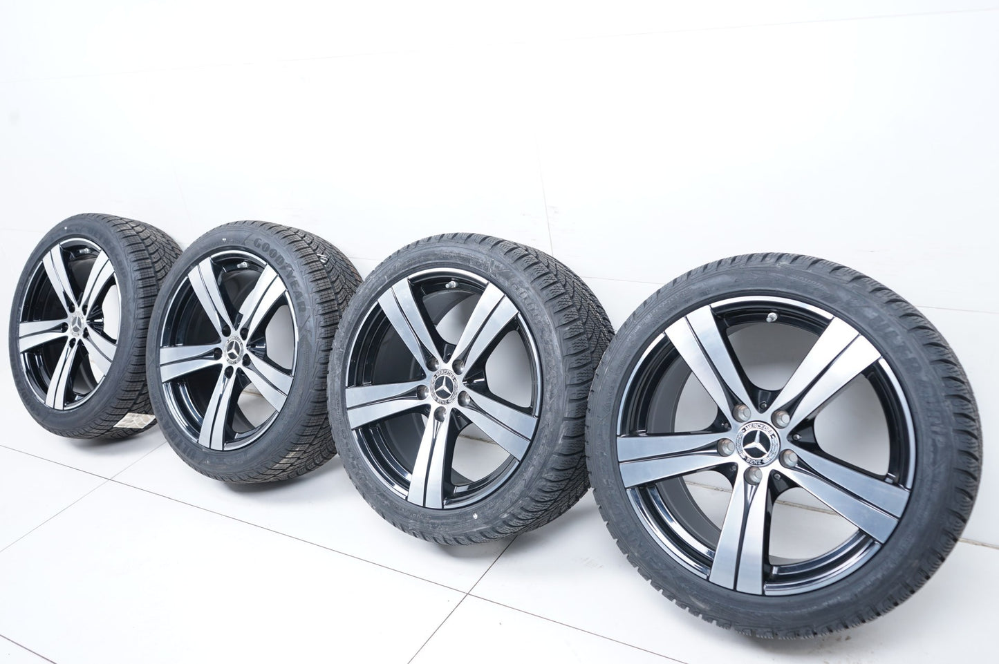 Оригинал Като Нови Mercedes C klasse W206 18 Zoll Мерцедес Ц класа W206 18 цола зимен комплект зимни гуми