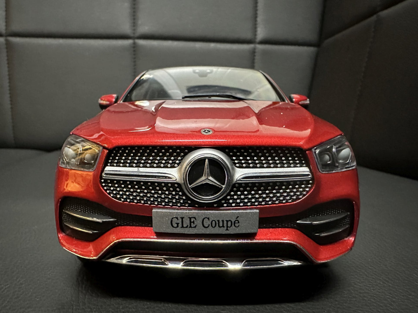 Mercedes Benz GLE Coupe V167 red 1:18 i Scale Мерцедес Бенц ГЛЕ Купе червен