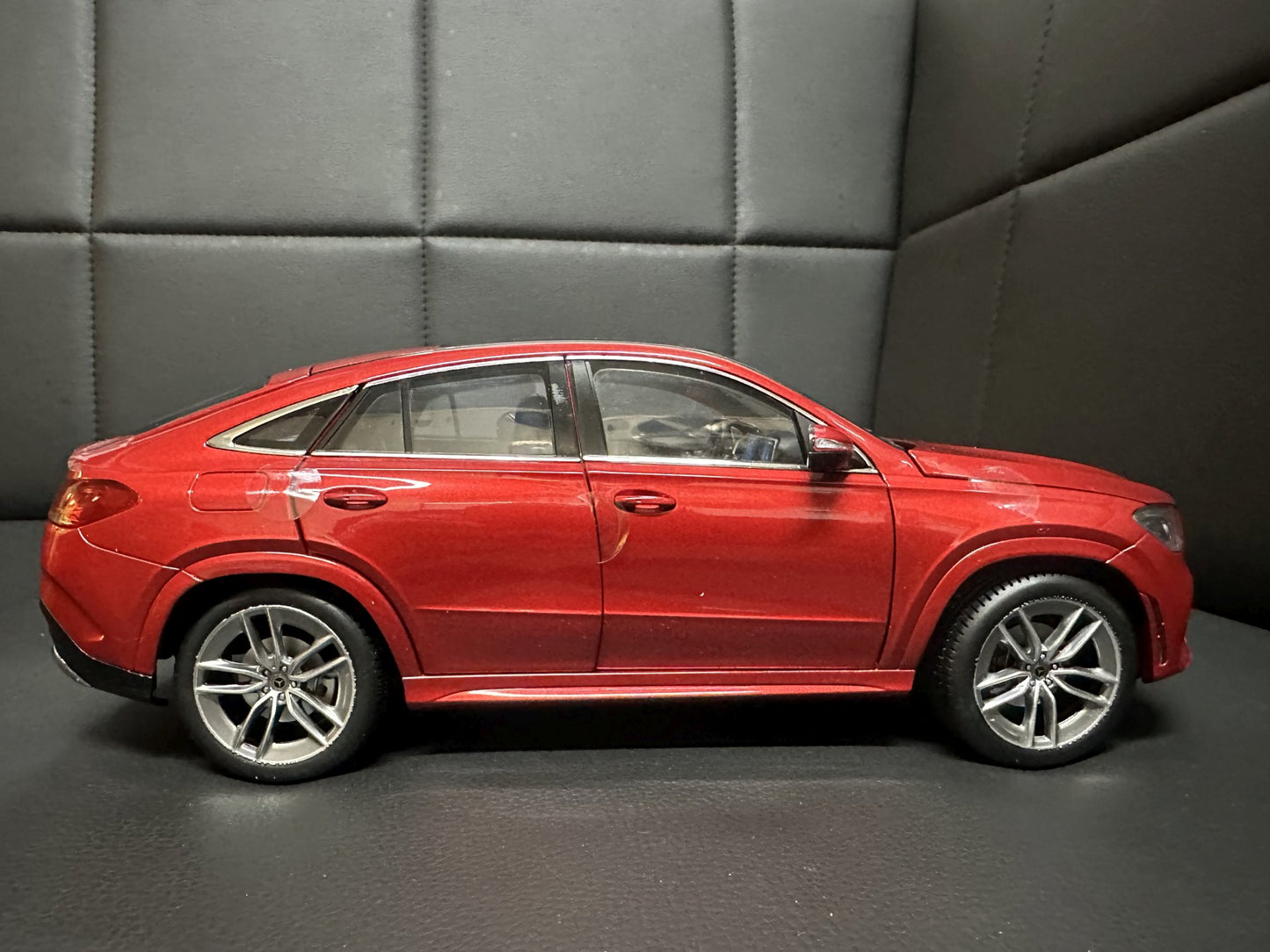 Mercedes Benz GLE Coupe V167 red 1:18 i Scale Мерцедес Бенц ГЛЕ Купе червен