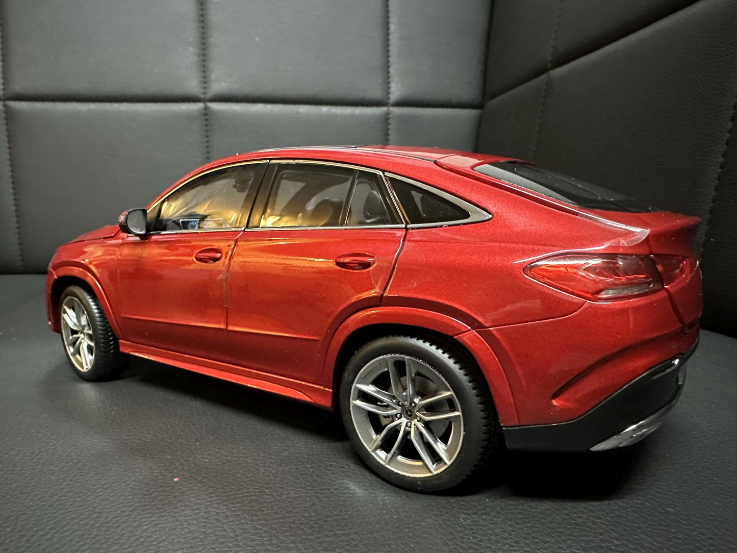 Mercedes Benz GLE Coupe V167 red 1:18 i Scale Мерцедес Бенц ГЛЕ Купе червен