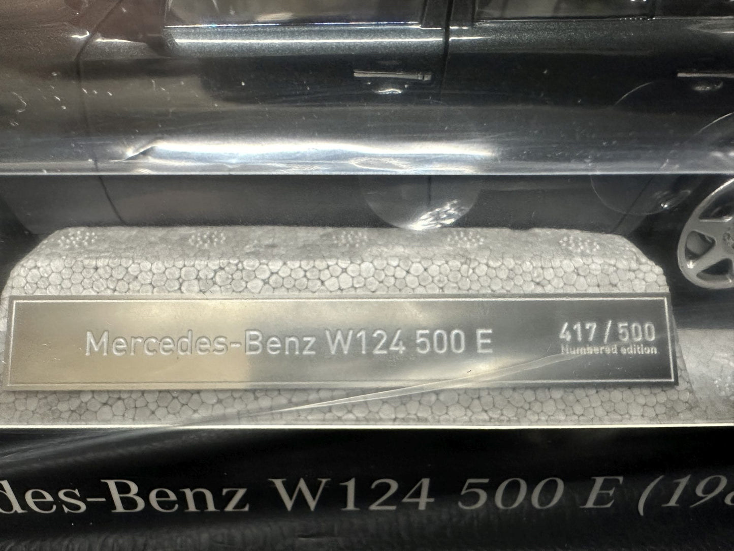 Mercedes Benz 500E W124 black Limitiert 417/500 1:18 QB66042024 Мерцедес Бенц 500Е черен отваряем Лимитиран