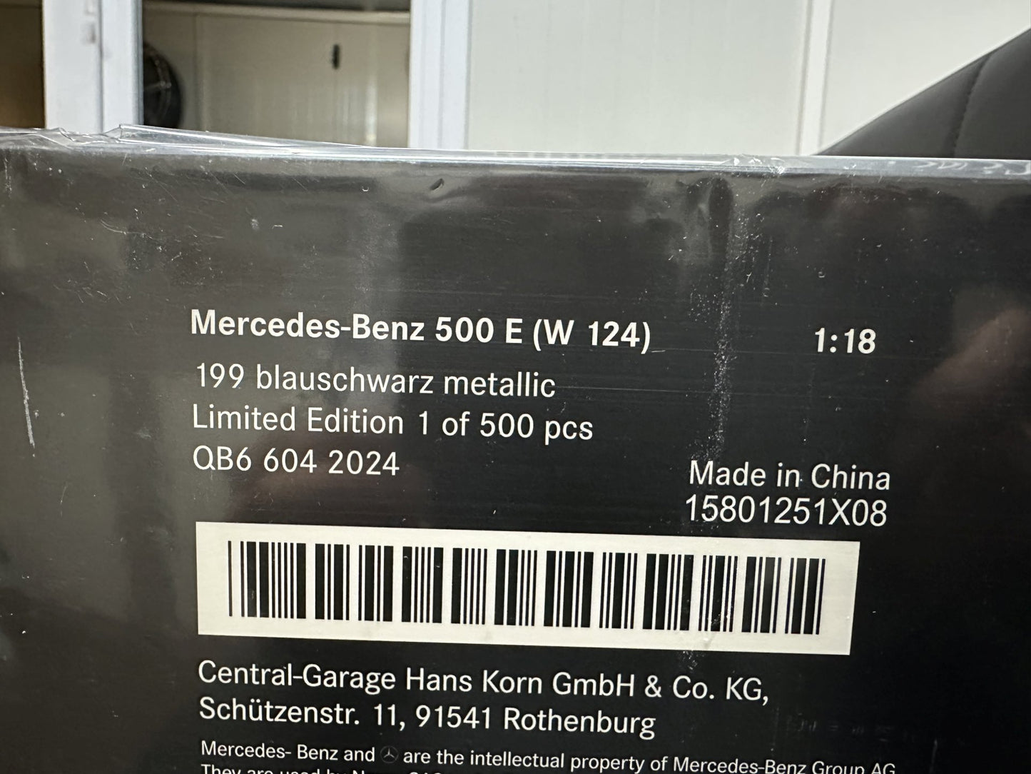 Mercedes Benz 500E W124 black Limitiert 417/500 1:18 QB66042024 Мерцедес Бенц 500Е черен отваряем Лимитиран