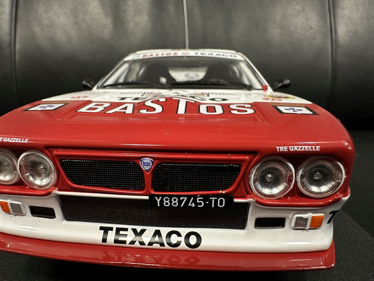 Lancia 037 Rally Bastos Ypres 1985 1:18 IXO 18RMC136.22 Ланчия 037 Бастос бял/червен