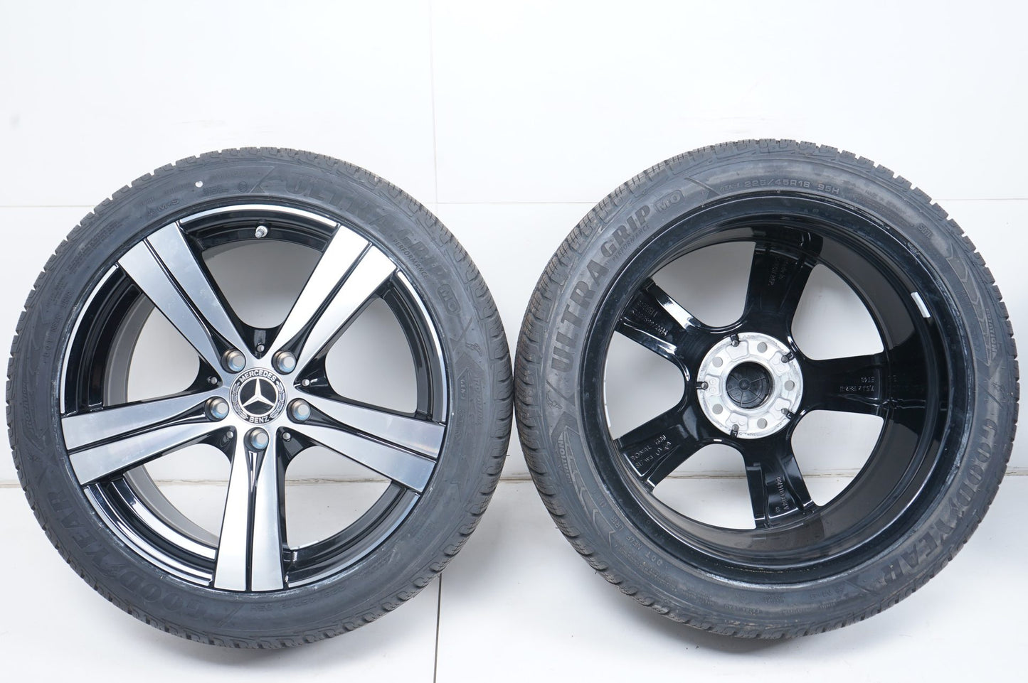 Оригинал Като Нови Mercedes C klasse W206 18 Zoll Мерцедес Ц класа W206 18 цола зимен комплект зимни гуми
