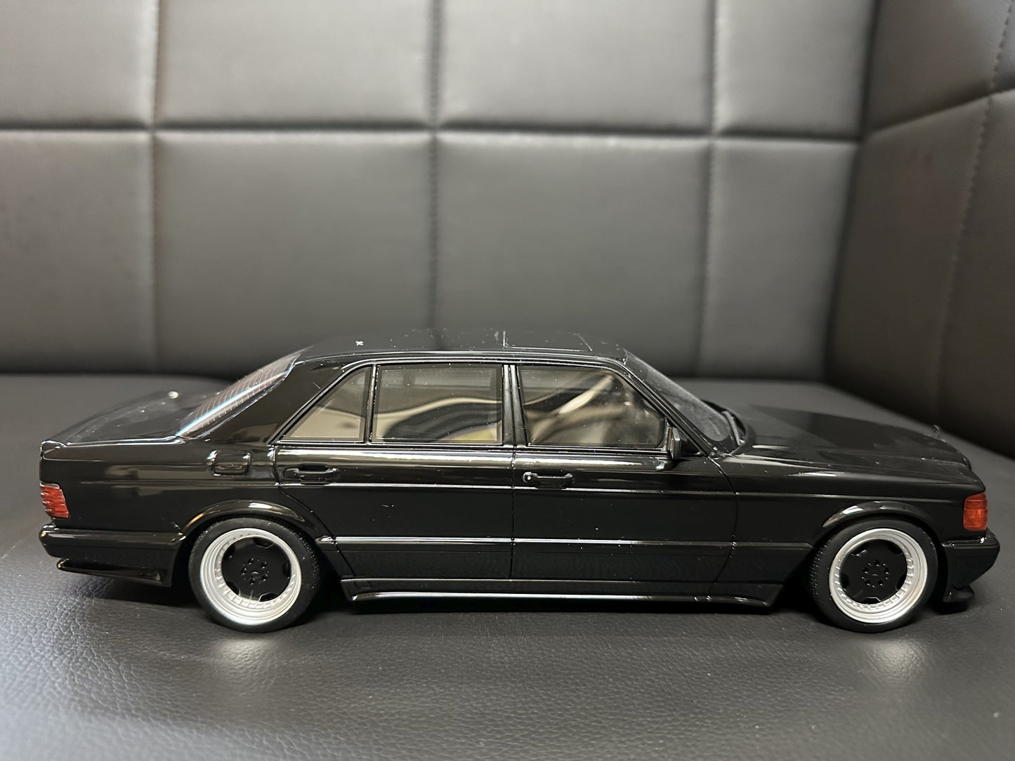 Mercedes Benz 560SEL AMG W126 Black Limitiert 1:18 OTTO OT297 Мерцедес Бенц Лимитирана черен