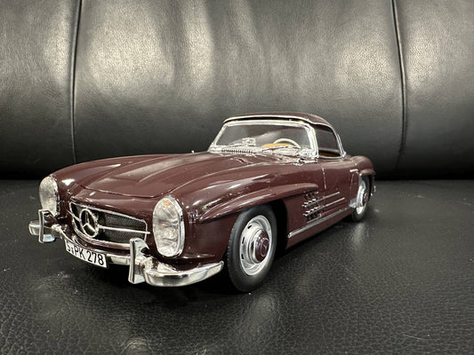 Mercedes Benz 300 SL Cabrio red 1:18 NOREV 183891 Мерцедес Бенц 300 СЛ Кабрио бордо отваряем