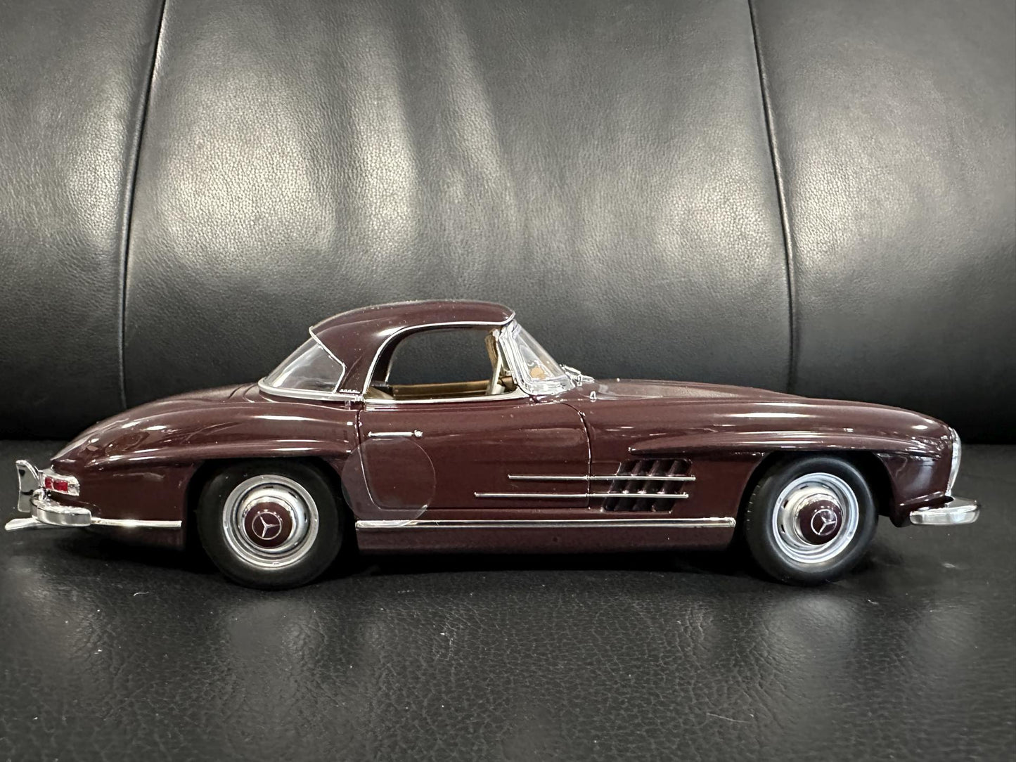 Mercedes Benz 300 SL Cabrio red 1:18 NOREV 183891 Мерцедес Бенц 300 СЛ Кабрио бордо отваряем