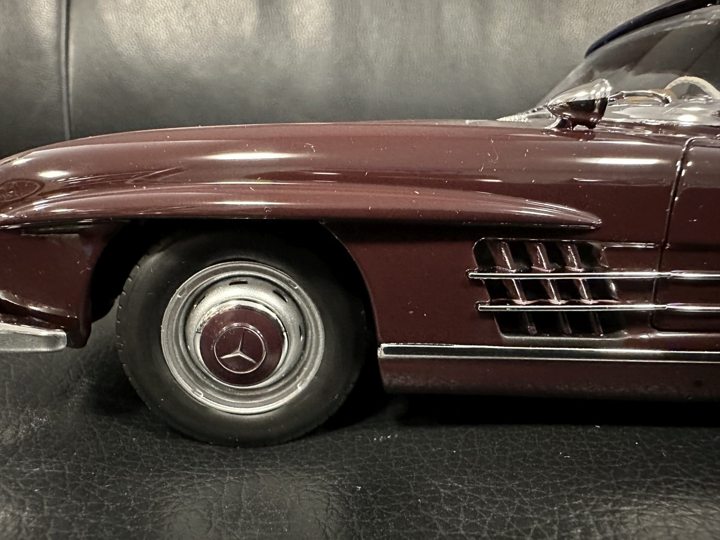 Mercedes Benz 300 SL Cabrio red 1:18 NOREV 183891 Мерцедес Бенц 300 СЛ Кабрио бордо отваряем