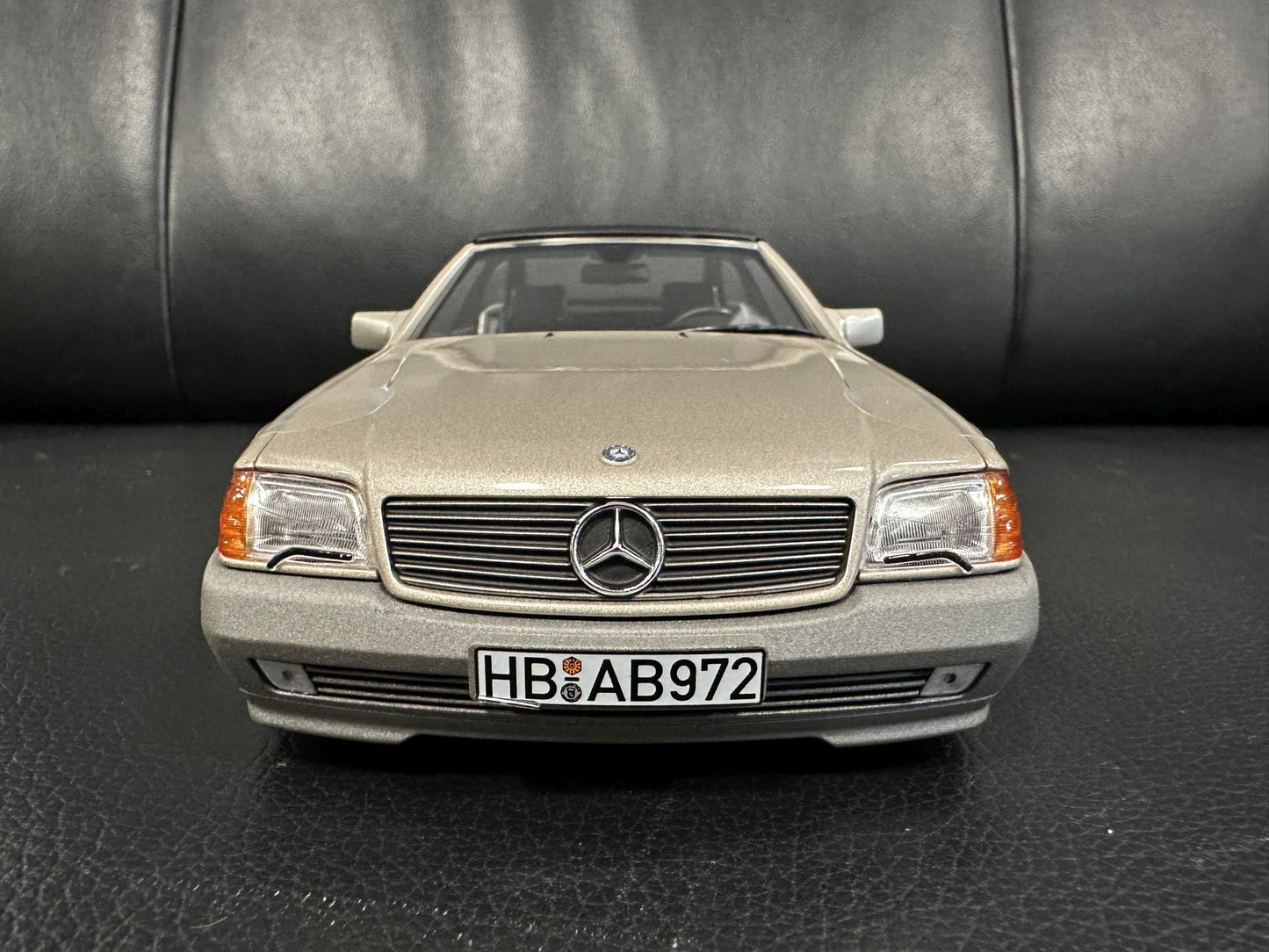 Mercedes Benz SL500 R129 Braun Cabrio 1:18 NOREV 183719 Мерцедес Бенц СЛ500 Кабрио кафяв отваряем