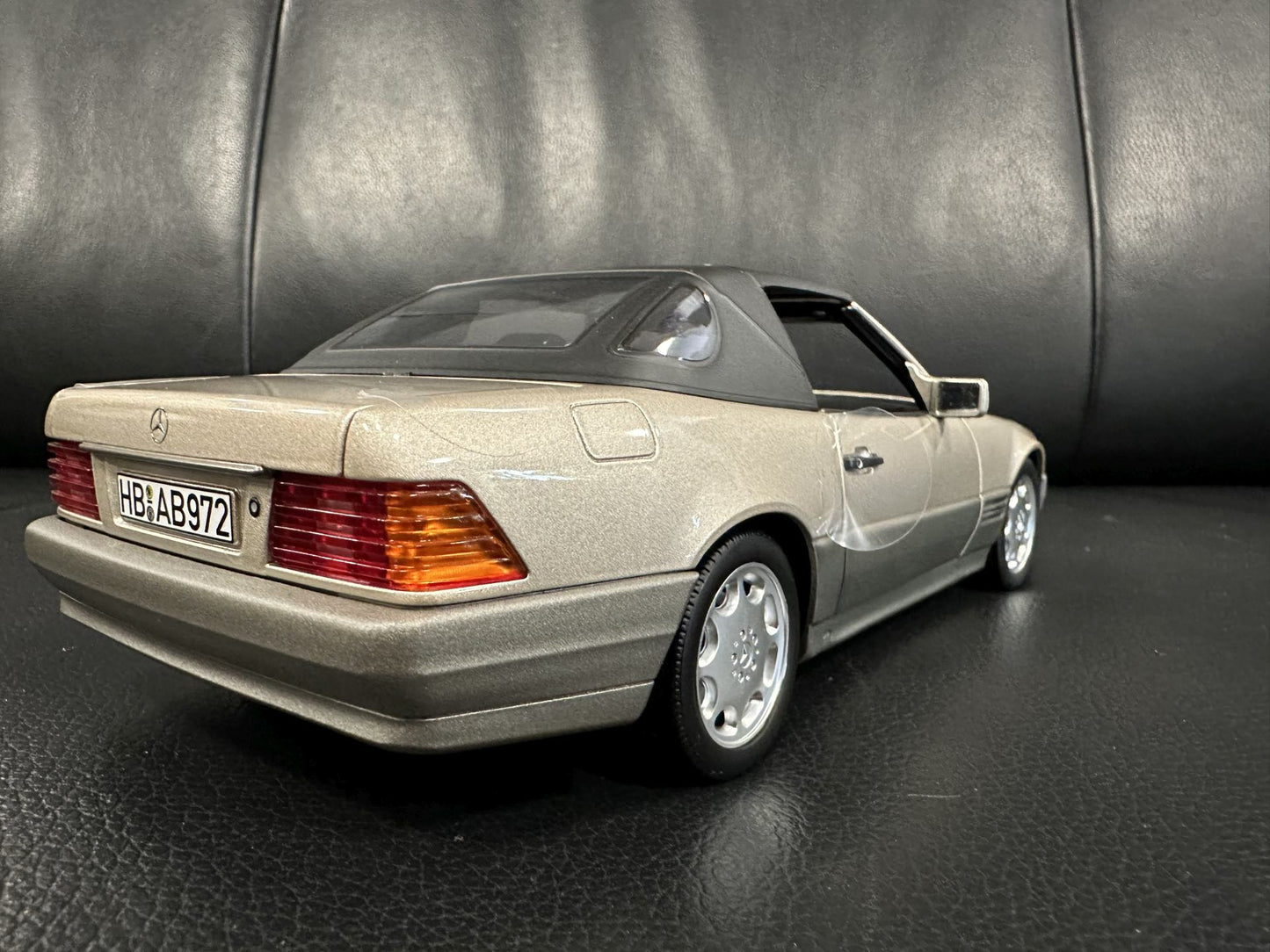 Mercedes Benz SL500 R129 Braun Cabrio 1:18 NOREV 183719 Мерцедес Бенц СЛ500 Кабрио кафяв отваряем