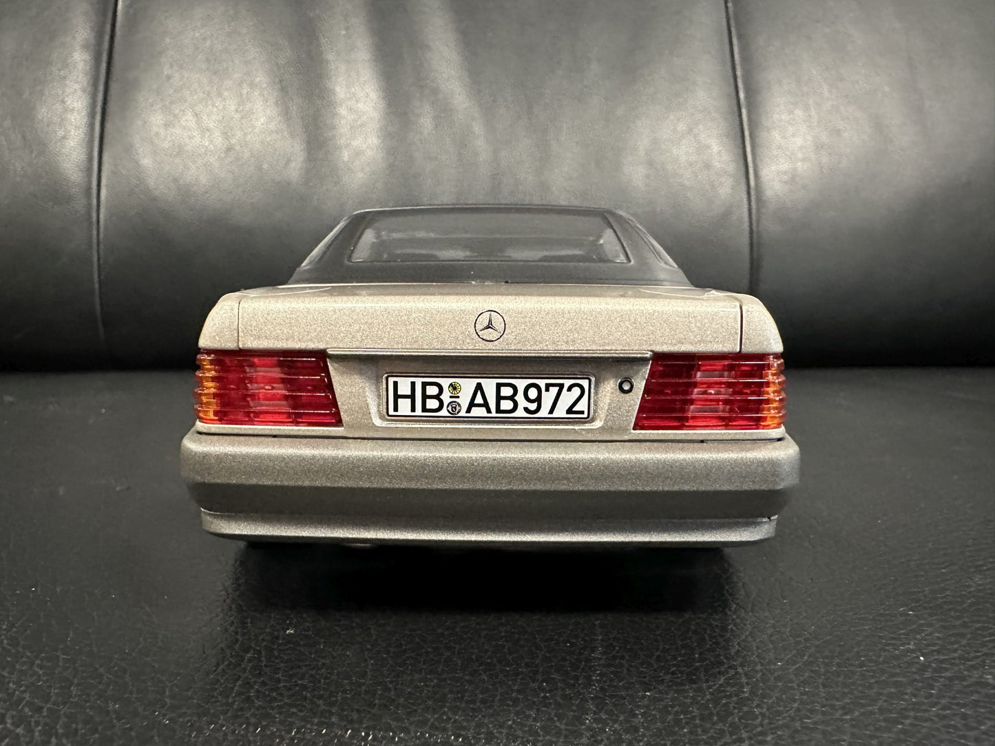 Mercedes Benz SL500 R129 Braun Cabrio 1:18 NOREV 183719 Мерцедес Бенц СЛ500 Кабрио кафяв отваряем