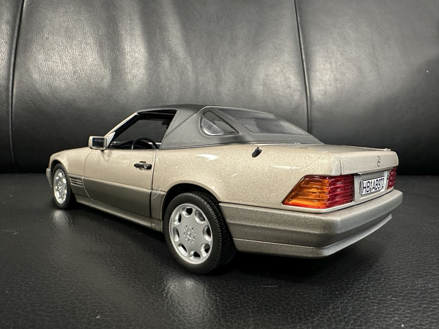 Mercedes Benz SL500 R129 Braun Cabrio 1:18 NOREV 183719 Мерцедес Бенц СЛ500 Кабрио кафяв отваряем