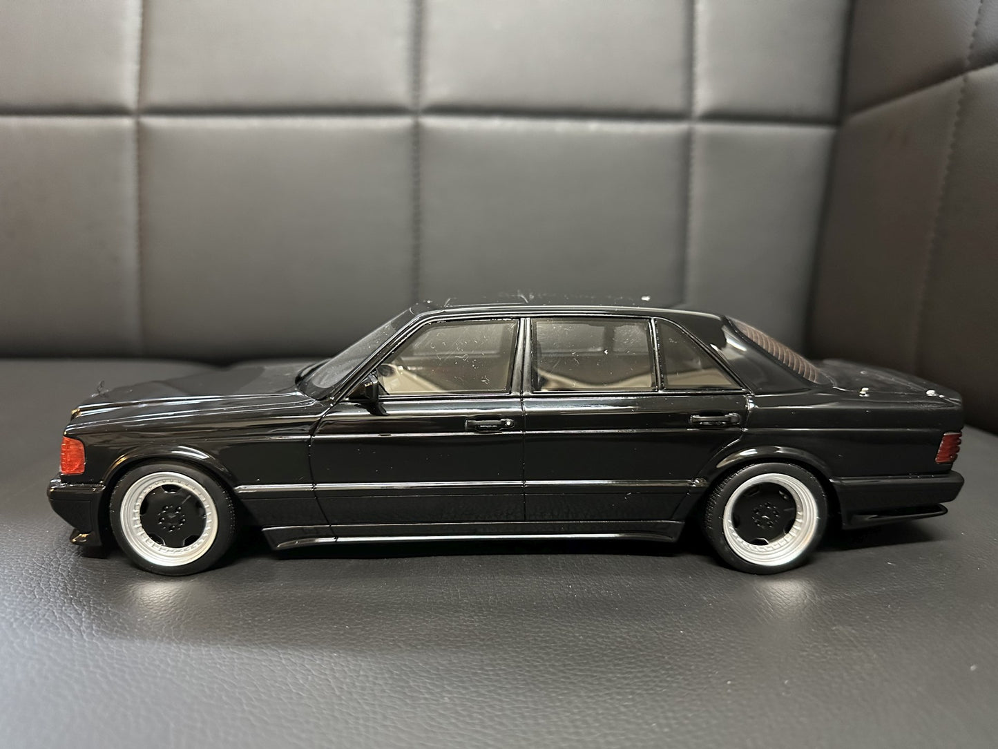 Mercedes Benz 560SEL AMG W126 Black Limitiert 1:18 OTTO OT297 Мерцедес Бенц Лимитирана черен