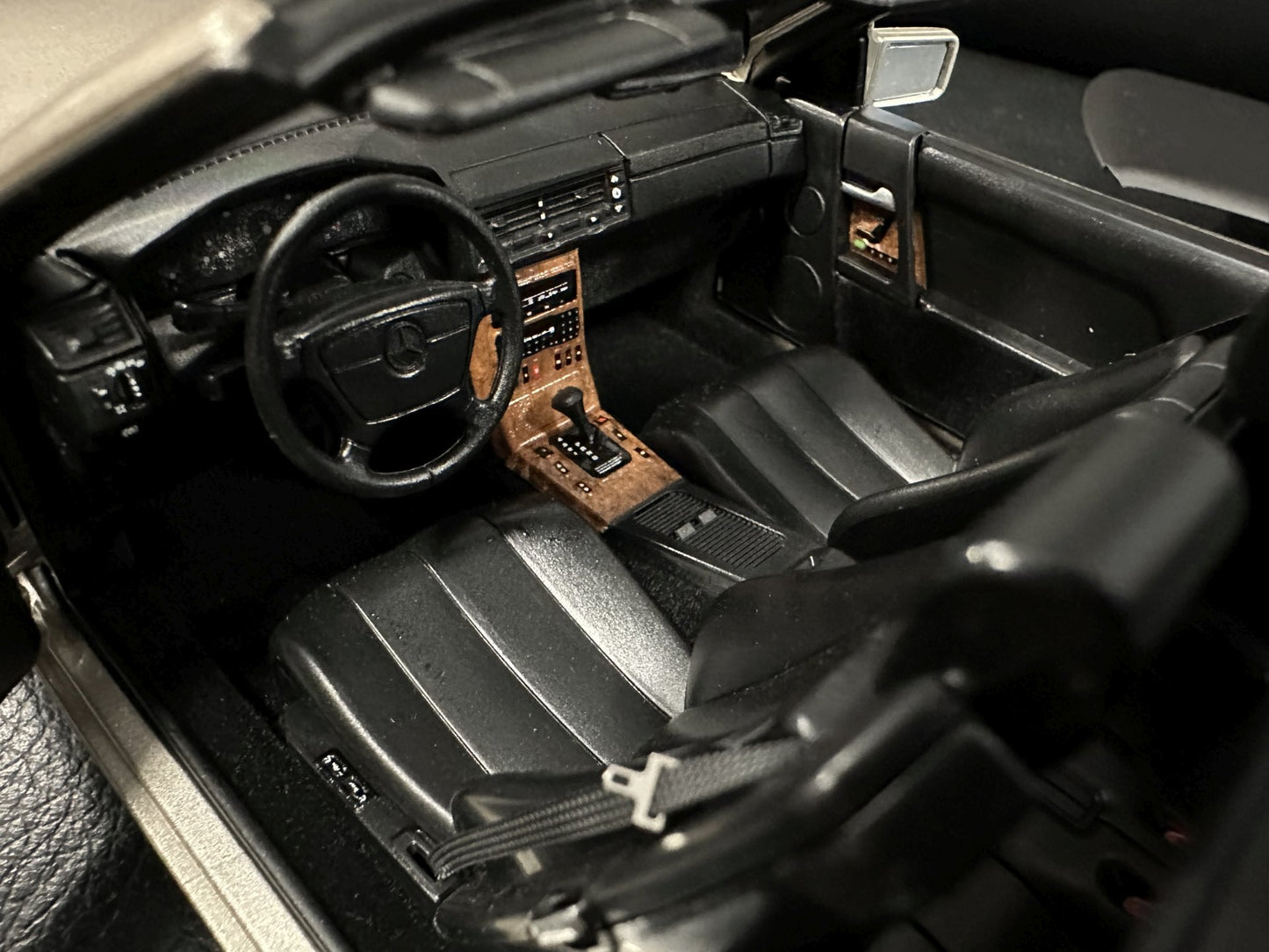 Mercedes Benz SL500 R129 Braun Cabrio 1:18 NOREV 183719 Мерцедес Бенц СЛ500 Кабрио кафяв отваряем