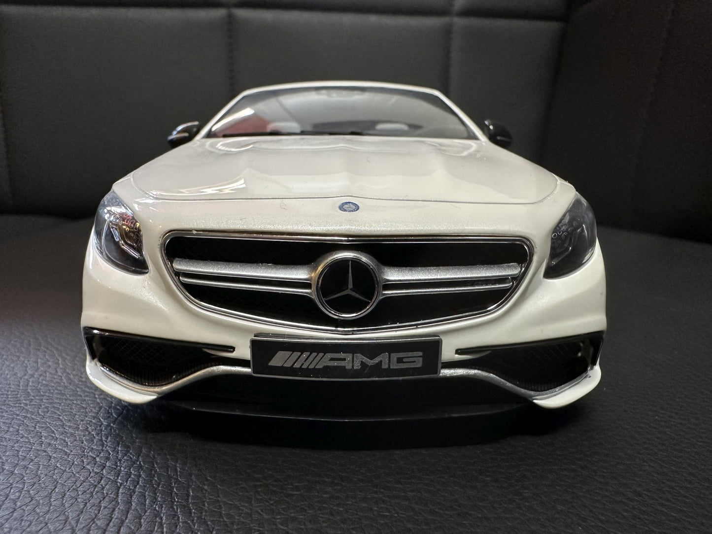 Mercedes Benz S63 AMG Cabrio white Limitiert 1337/1967 1:18 GT Spirit B66965712 Мерцедес Бенц С63 бял Лимитирана