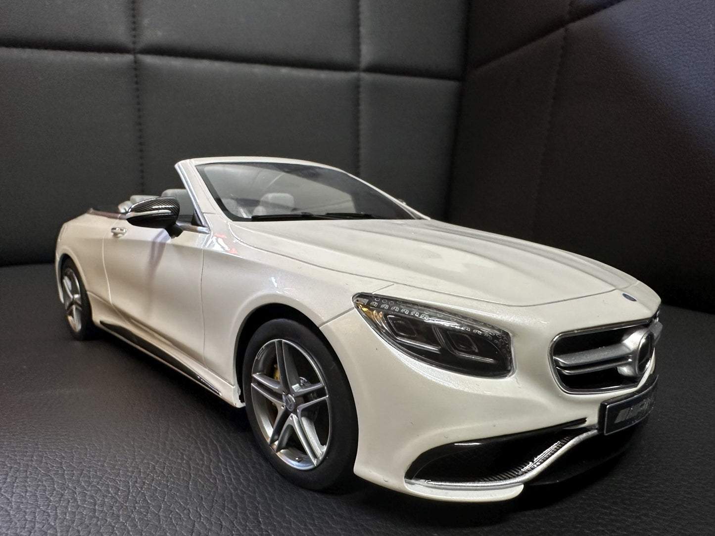 Mercedes Benz S63 AMG Cabrio white Limitiert 1337/1967 1:18 GT Spirit B66965712 Мерцедес Бенц С63 бял Лимитирана
