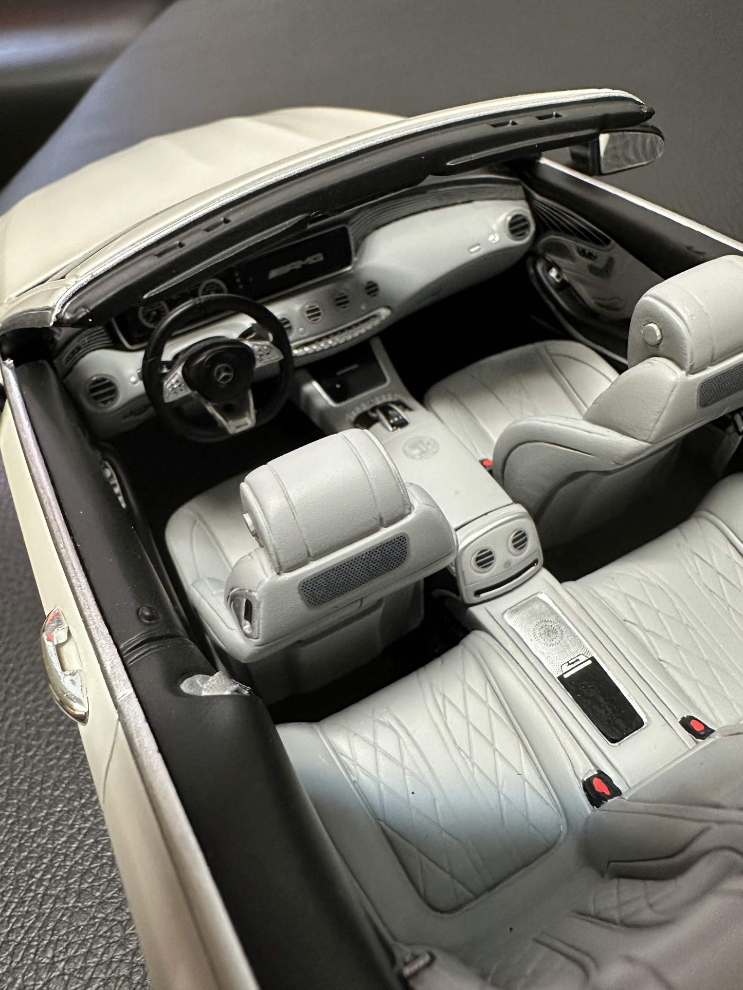 Mercedes Benz S63 AMG Cabrio white Limitiert 1337/1967 1:18 GT Spirit B66965712 Мерцедес Бенц С63 бял Лимитирана