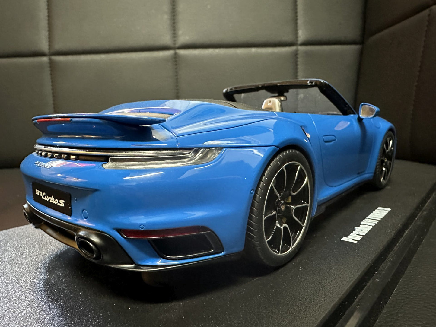 Porsche 911 Turbo S 992 Cabrio blue Limitiert 1:18 GT Spirit GT441 Порше 911 Турбо С Кабрио син Лимитирана