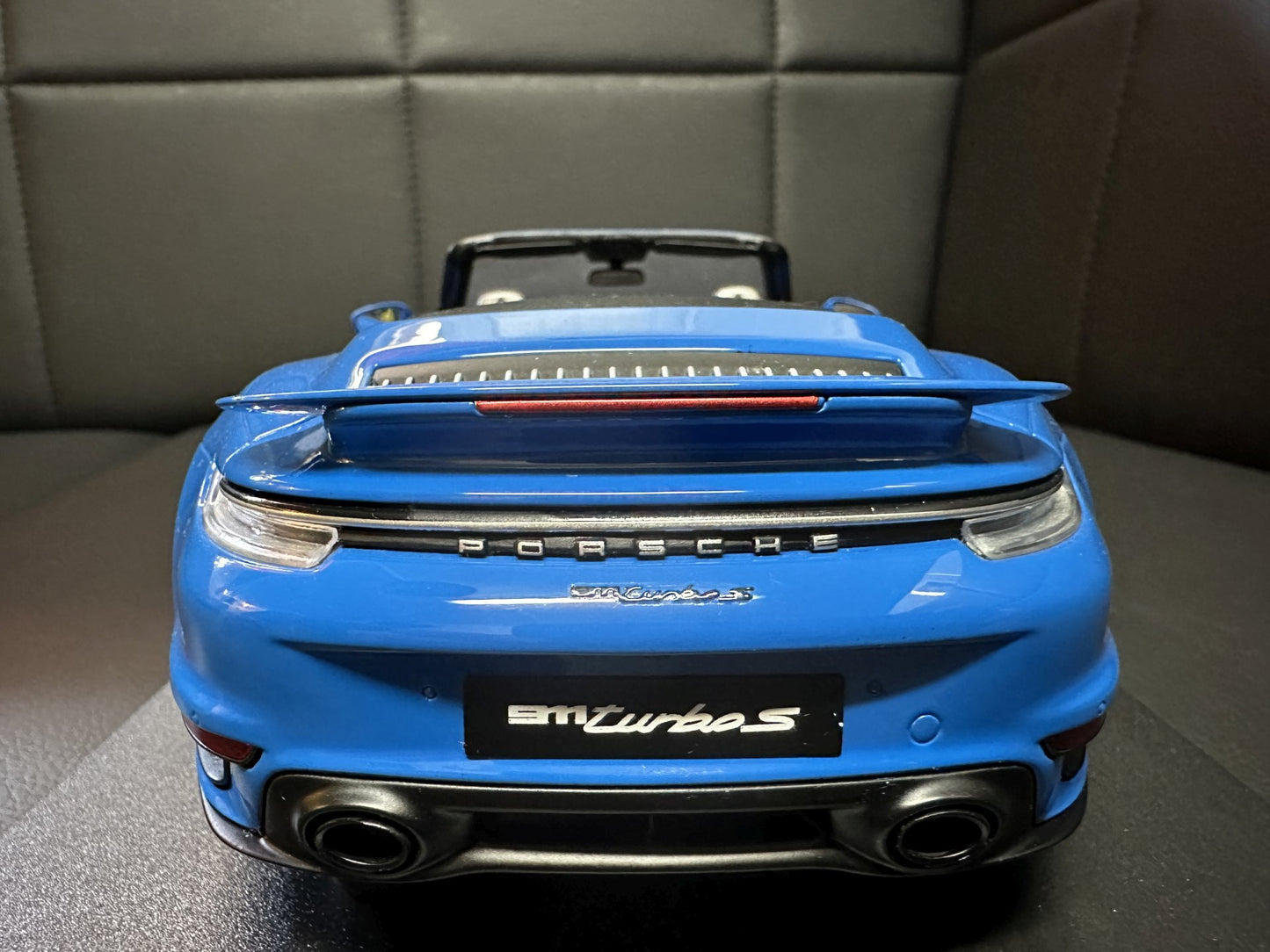 Porsche 911 Turbo S 992 Cabrio blue Limitiert 1:18 GT Spirit GT441 Порше 911 Турбо С Кабрио син Лимитирана