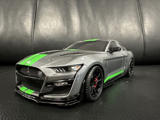 Ford Mustang USA GT500 Coupe 2023 silver/green 1:18 Solido S1805911 Форд Мустанг ГТ500 сив/зелен