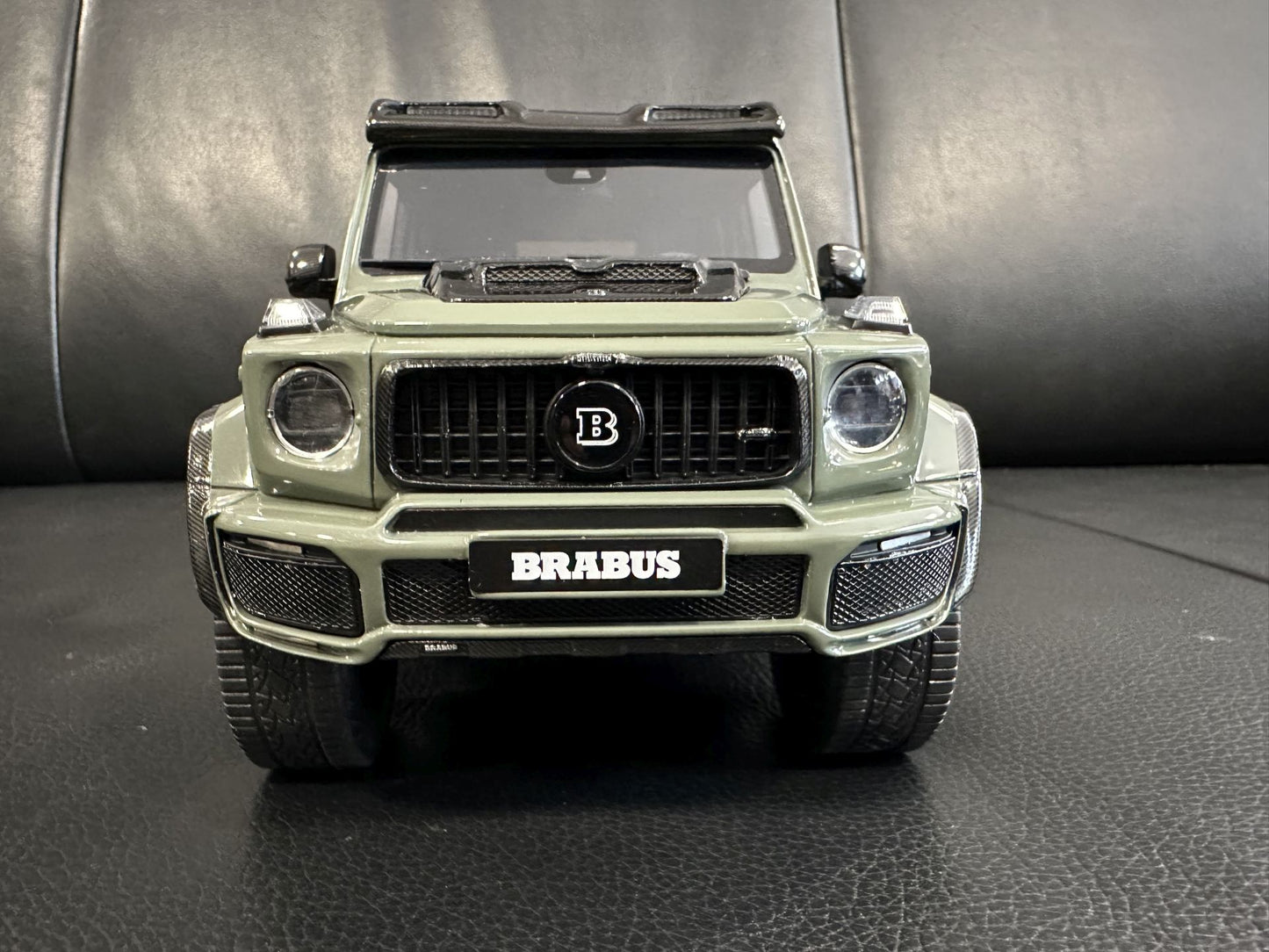Mercedes Benz G Klasse BRABUS G800 4x4 green Limitiert 094/504 1:18 GT Spirit CLDC036  Мерцедес Бенц Г Класа зелен Лимитирана