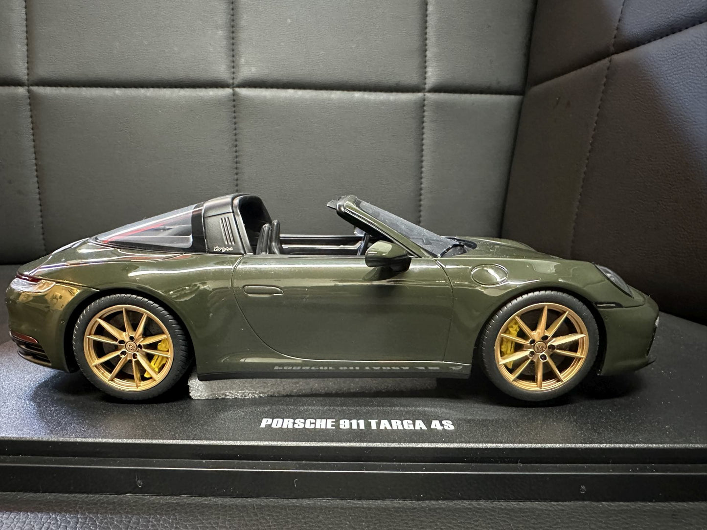 Porsche 911 Targa 4S Cabrio green Limitiert 1:18 GT Spirit GT438 Порше 911 Тарга зелен Лимитиран