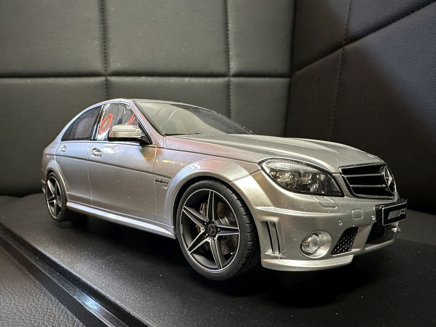 Mercedes Benz C63 AMG grey Limitiert 1:18 GT Spirit GT462 Мерцедес Бенц Ц63 сив Лимитирана
