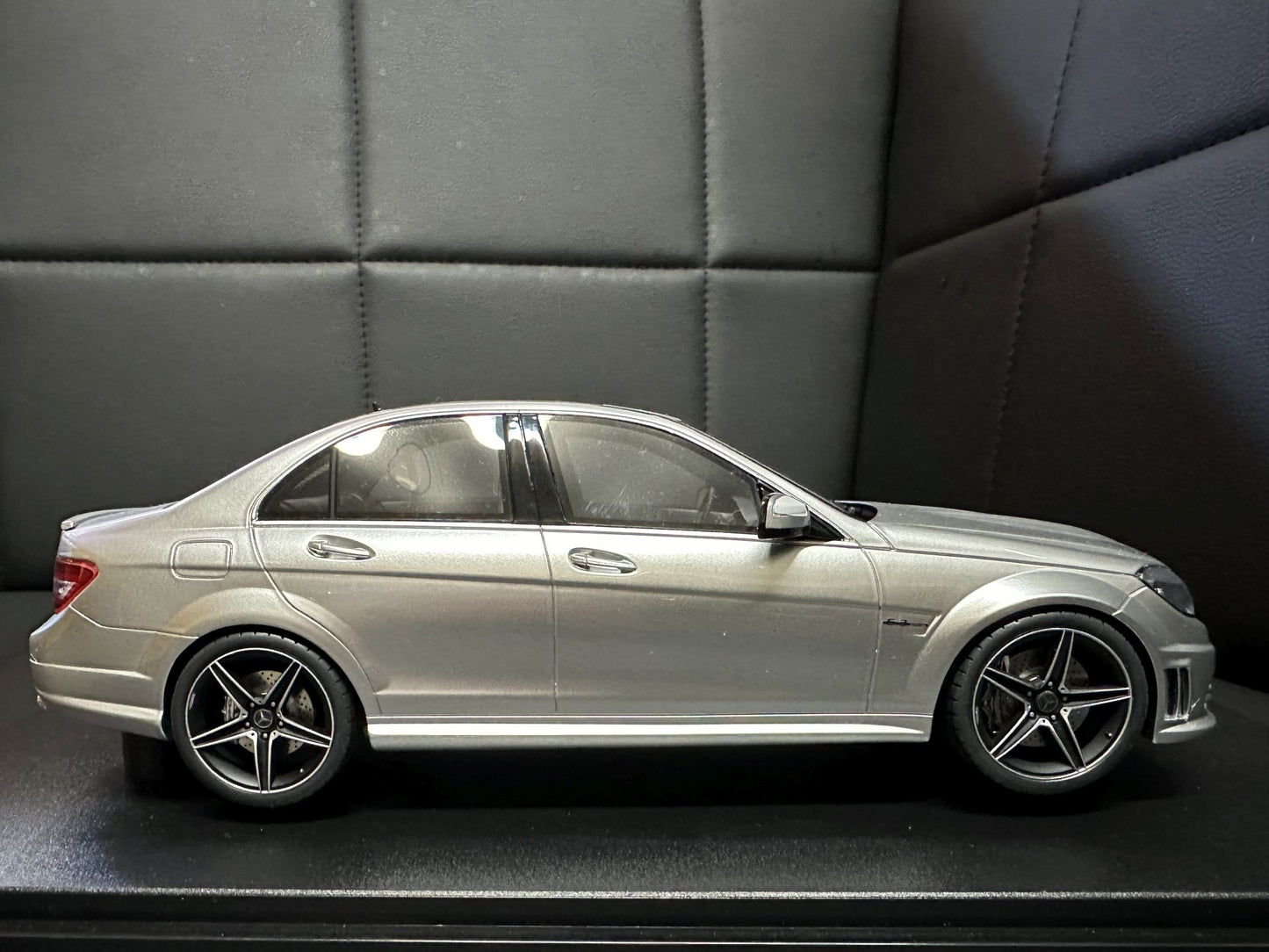 Mercedes Benz C63 AMG grey Limitiert 1:18 GT Spirit GT462 Мерцедес Бенц Ц63 сив Лимитирана