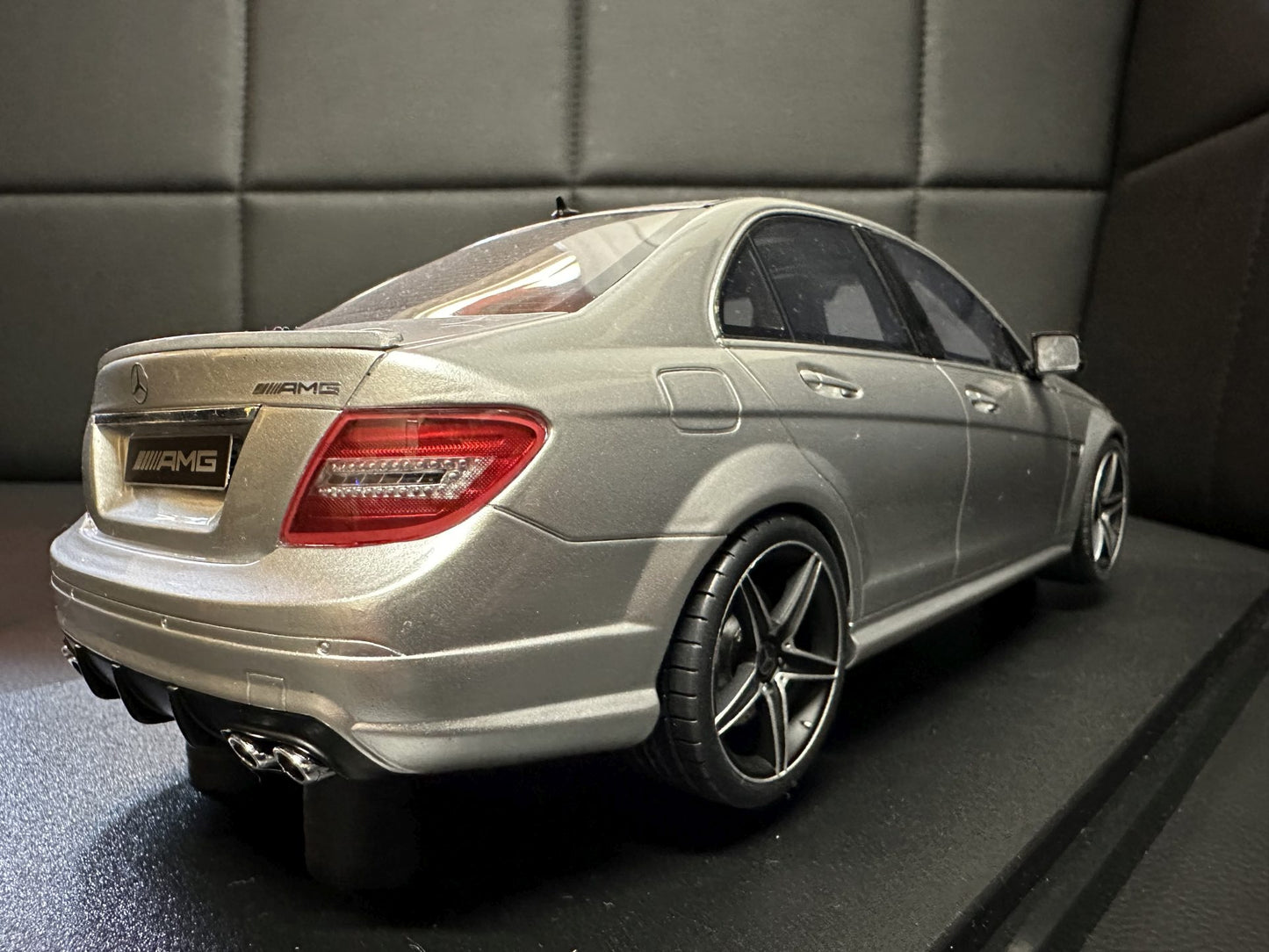 Mercedes Benz C63 AMG grey Limitiert 1:18 GT Spirit GT462 Мерцедес Бенц Ц63 сив Лимитирана