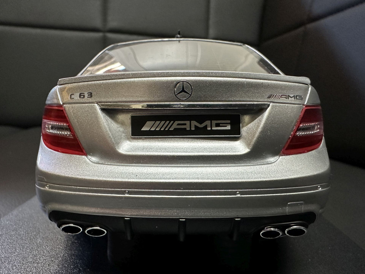 Mercedes Benz C63 AMG grey Limitiert 1:18 GT Spirit GT462 Мерцедес Бенц Ц63 сив Лимитирана