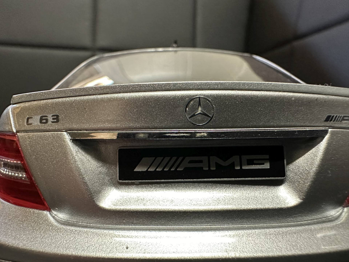Mercedes Benz C63 AMG grey Limitiert 1:18 GT Spirit GT462 Мерцедес Бенц Ц63 сив Лимитирана