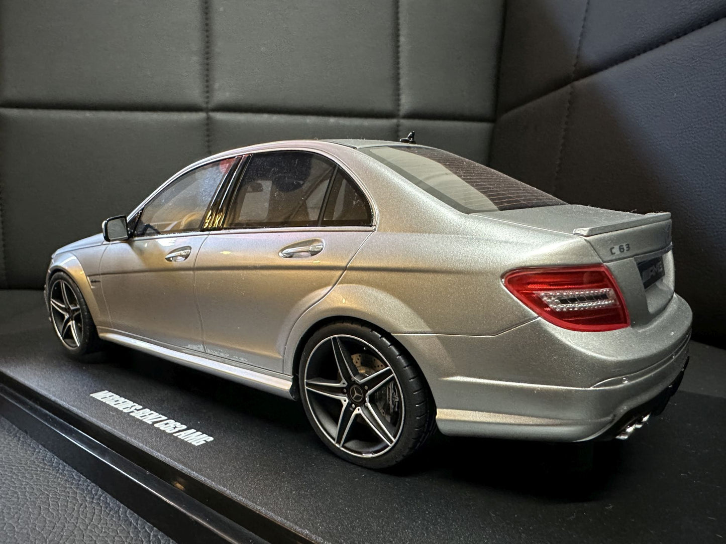 Mercedes Benz C63 AMG grey Limitiert 1:18 GT Spirit GT462 Мерцедес Бенц Ц63 сив Лимитирана