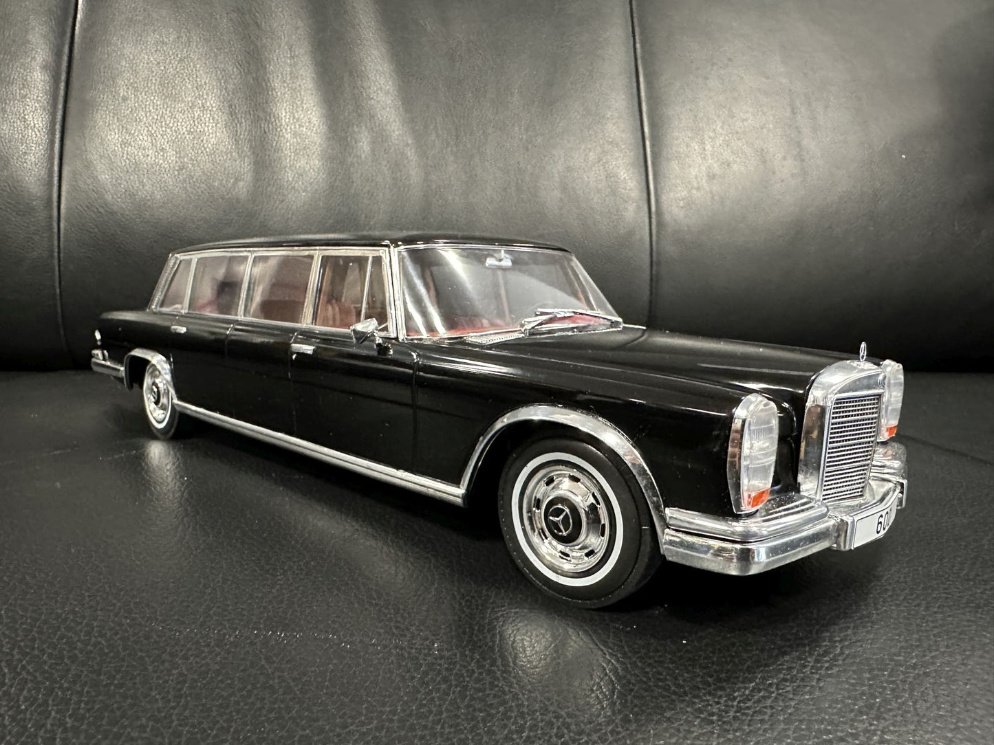 Mercedes Benz 600 W100 1969 limousine black 1:18 Modelcar MCG 18187 Мерцедес Бенц 600 В100 Лимозина 1969 черен